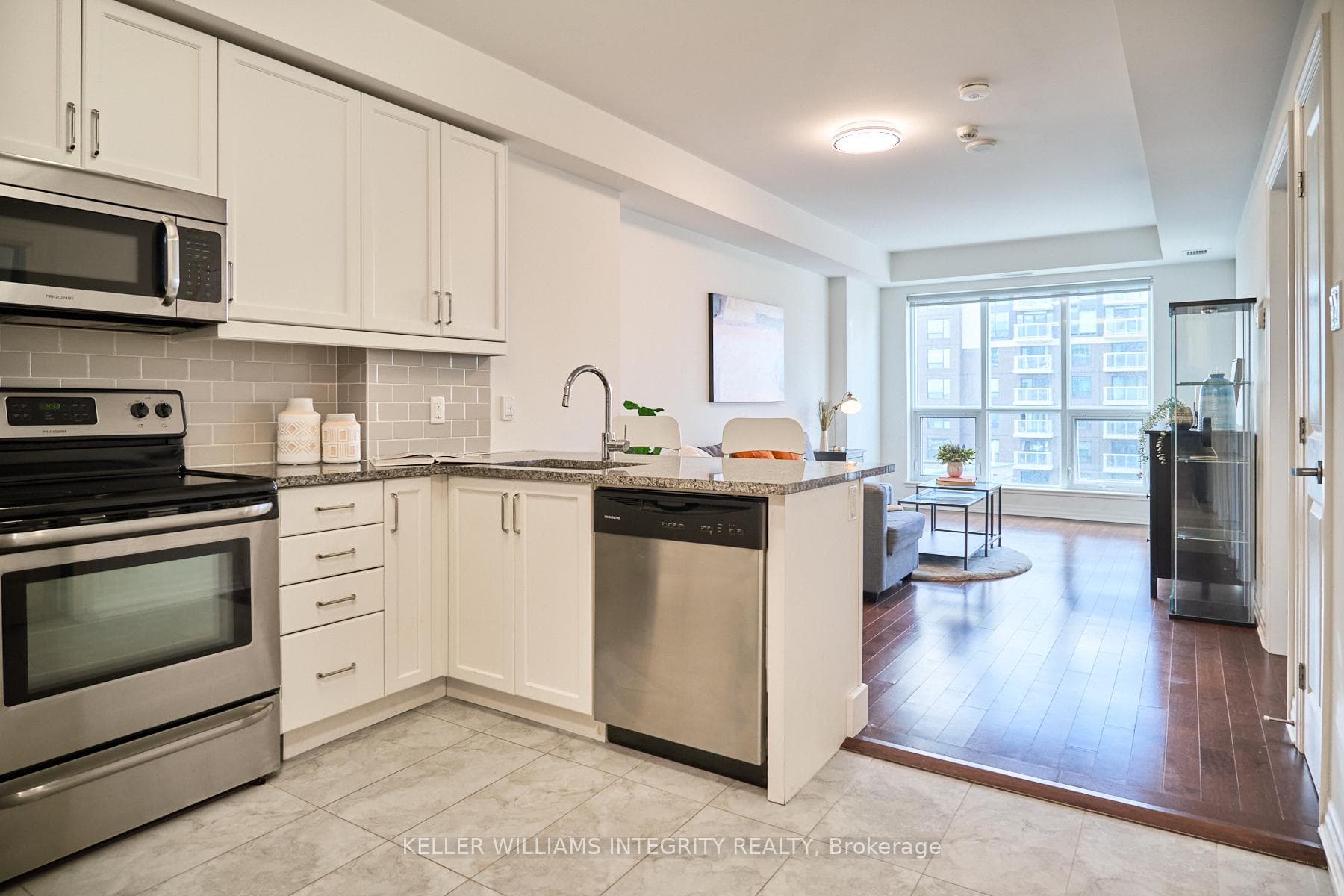 242 Rideau Street Unit 2405 photo 8