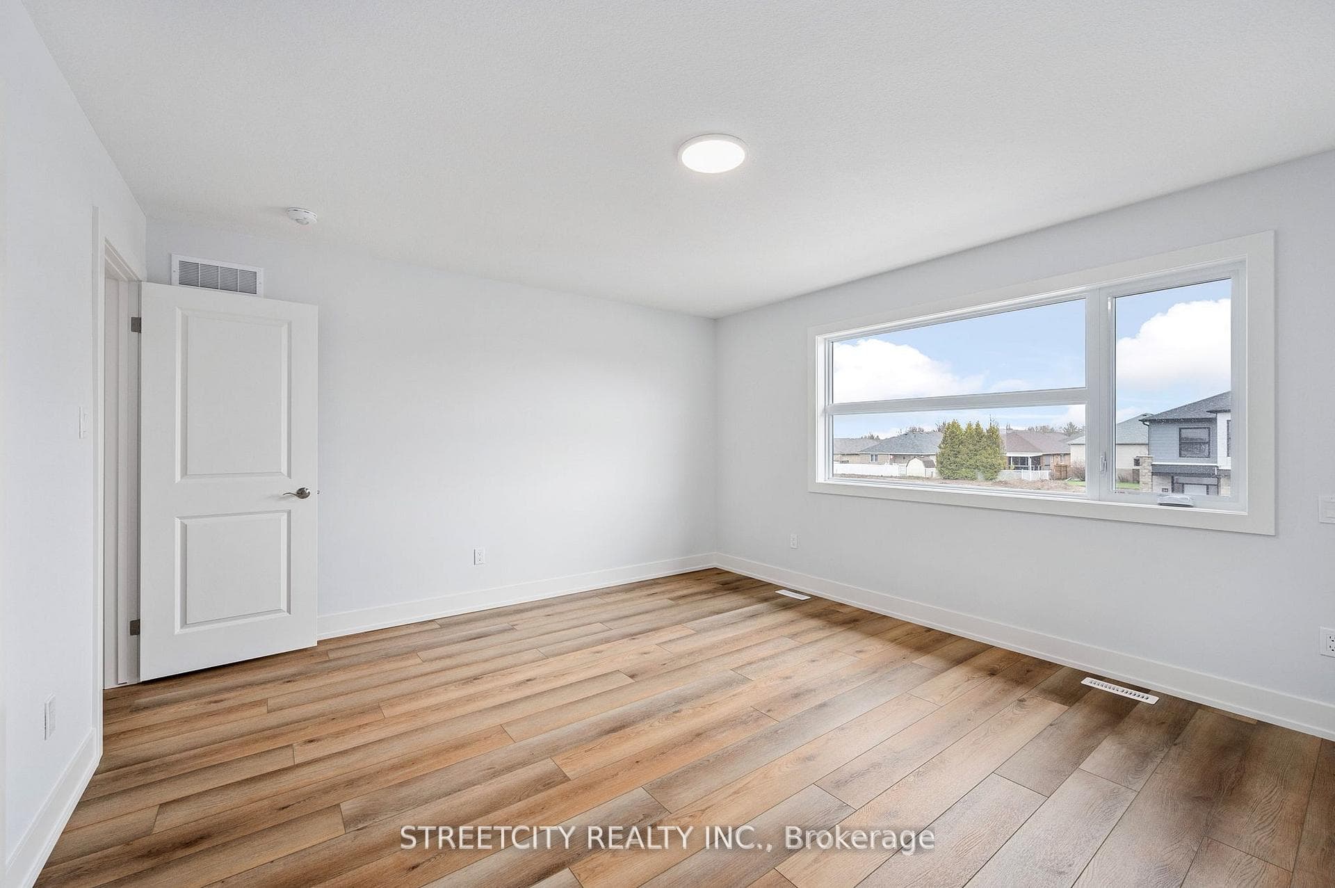 33 LUCAS Road photo 15