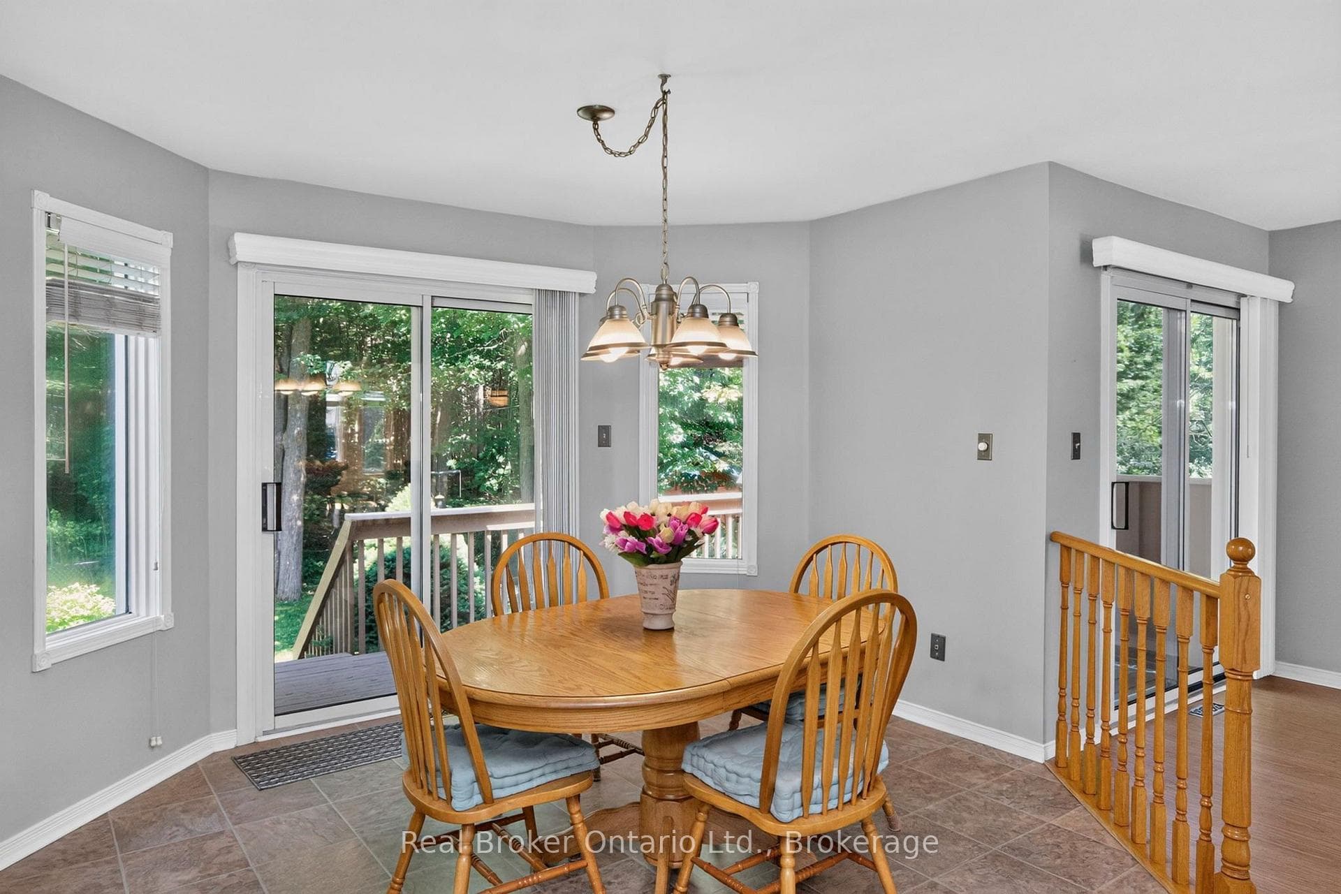 47 Timberland Crescent photo 9