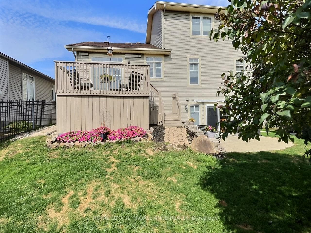 403 Brock Street photo 2