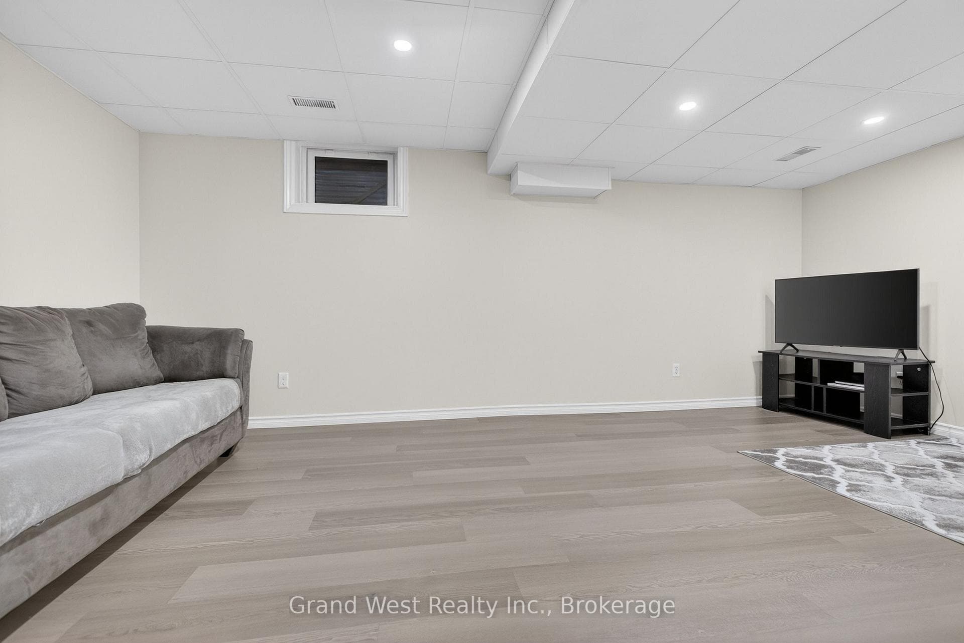 12 FERNCLIFFE Street photo 32