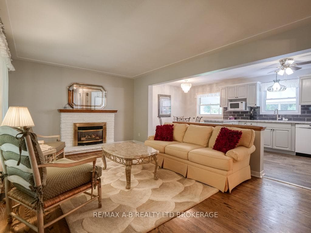 643 Headley Drive photo 6