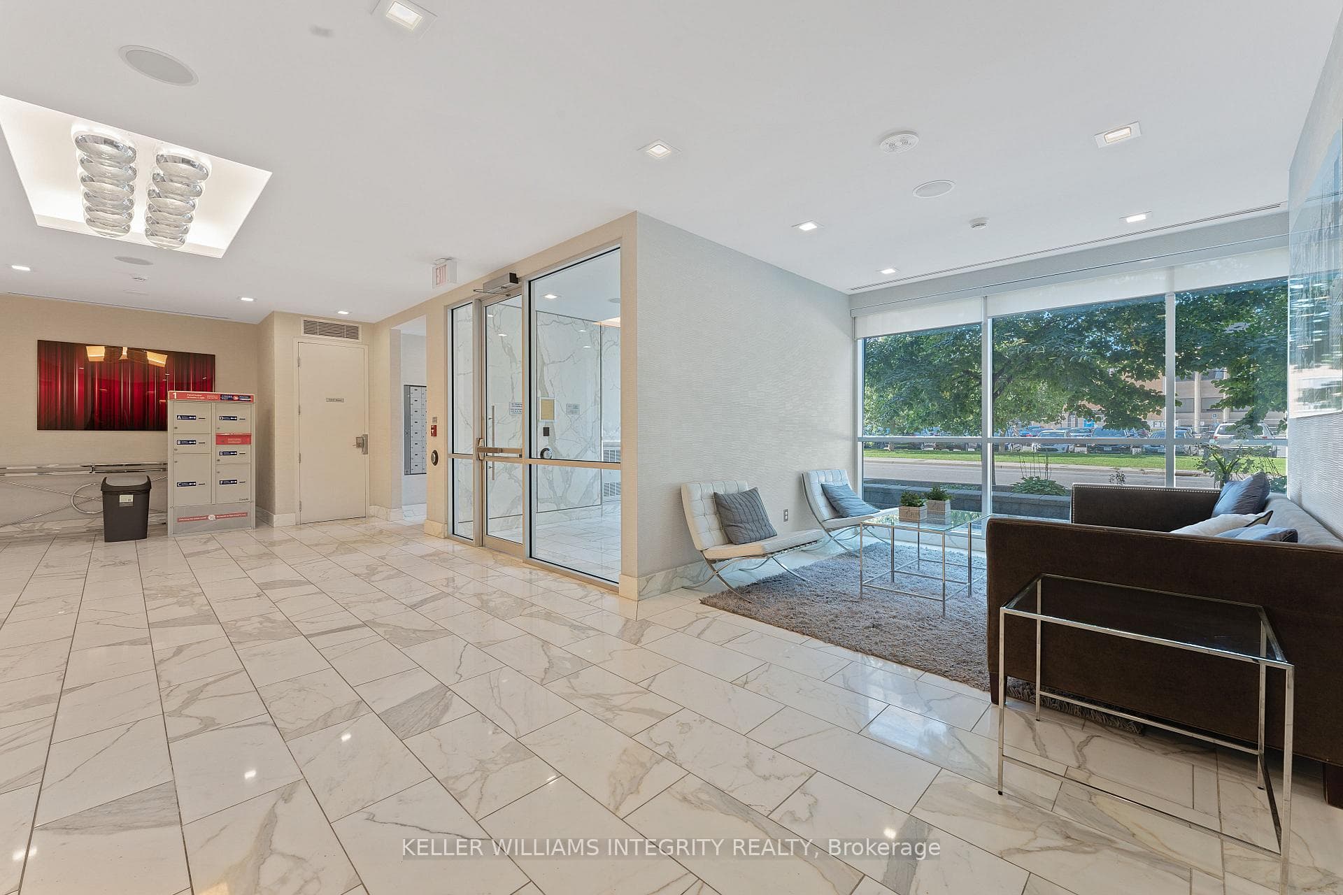 Warm and Chic entrance, convenient mail center