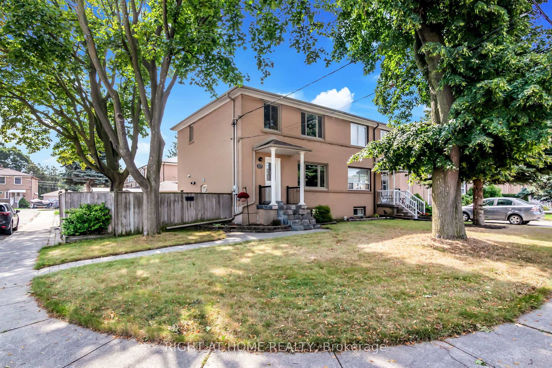 237 Eileen Avenue photo 1