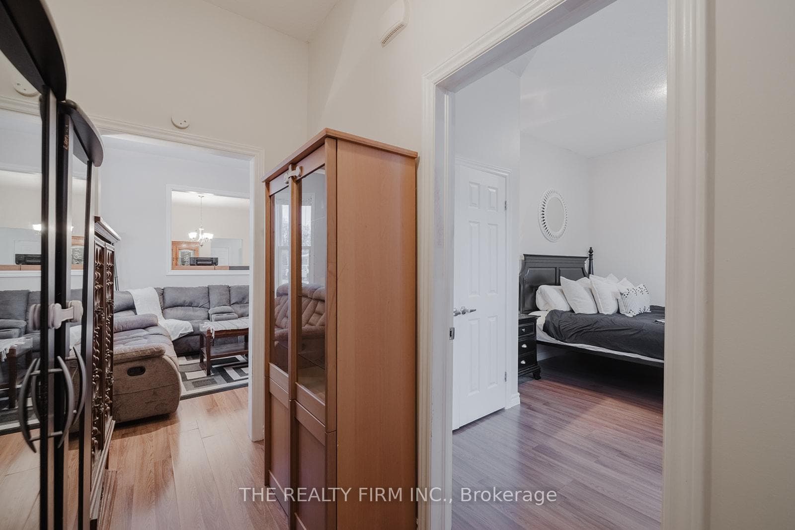 104 Adelaide Street photo 10