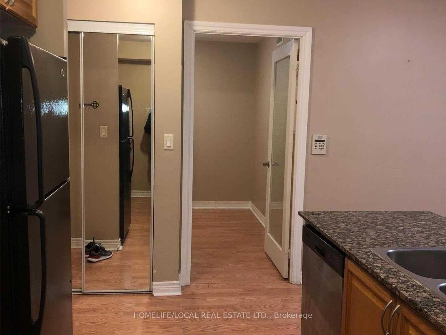 310 Burnhamthorpe Road Unit 3403 photo 12