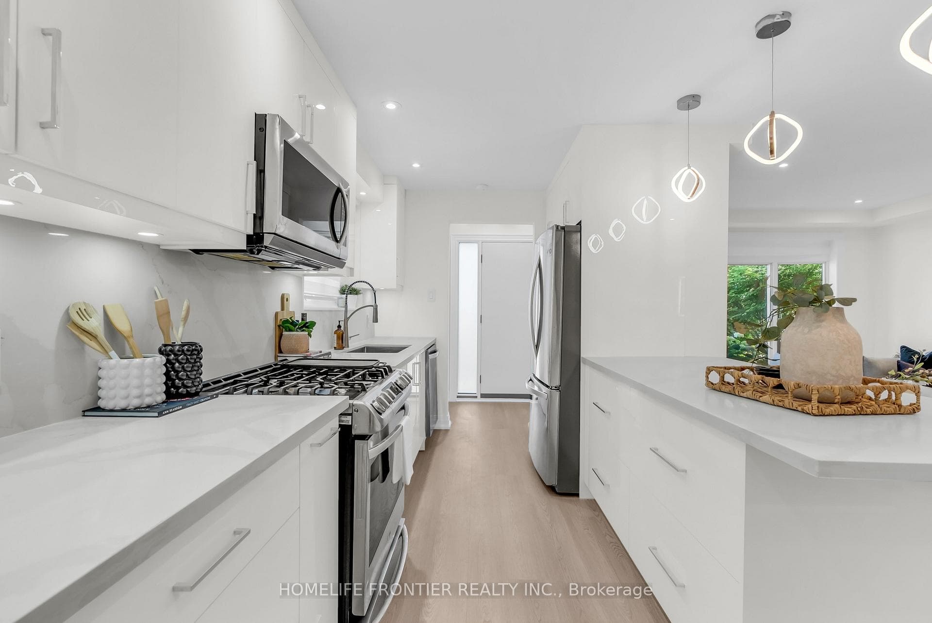 61 Sundial Crescent photo 19