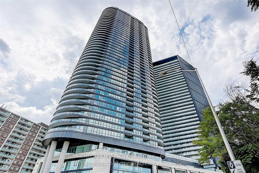585 Bloor Street Unit 917 photo 2