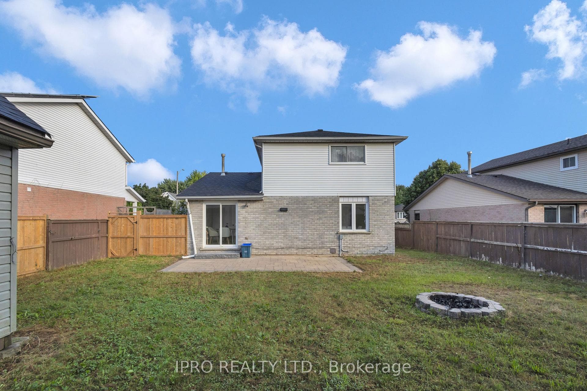 152 Erinbrook Drive photo 38