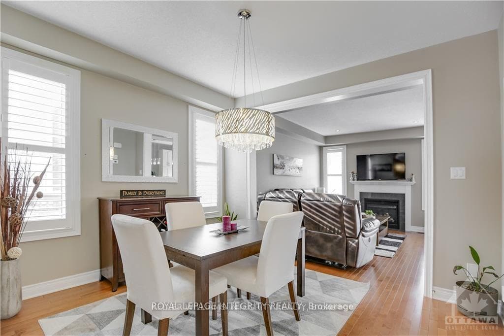 307 Meadowbreeze Drive photo 5