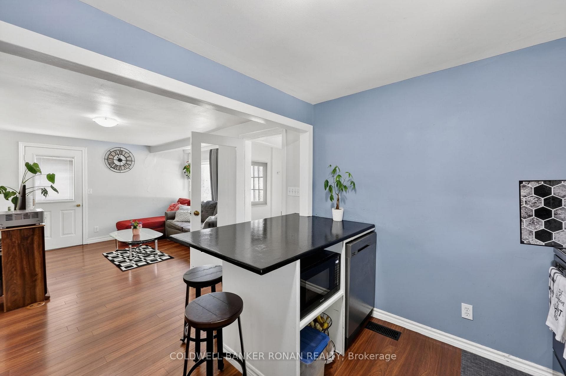 246 Weir Street photo 9