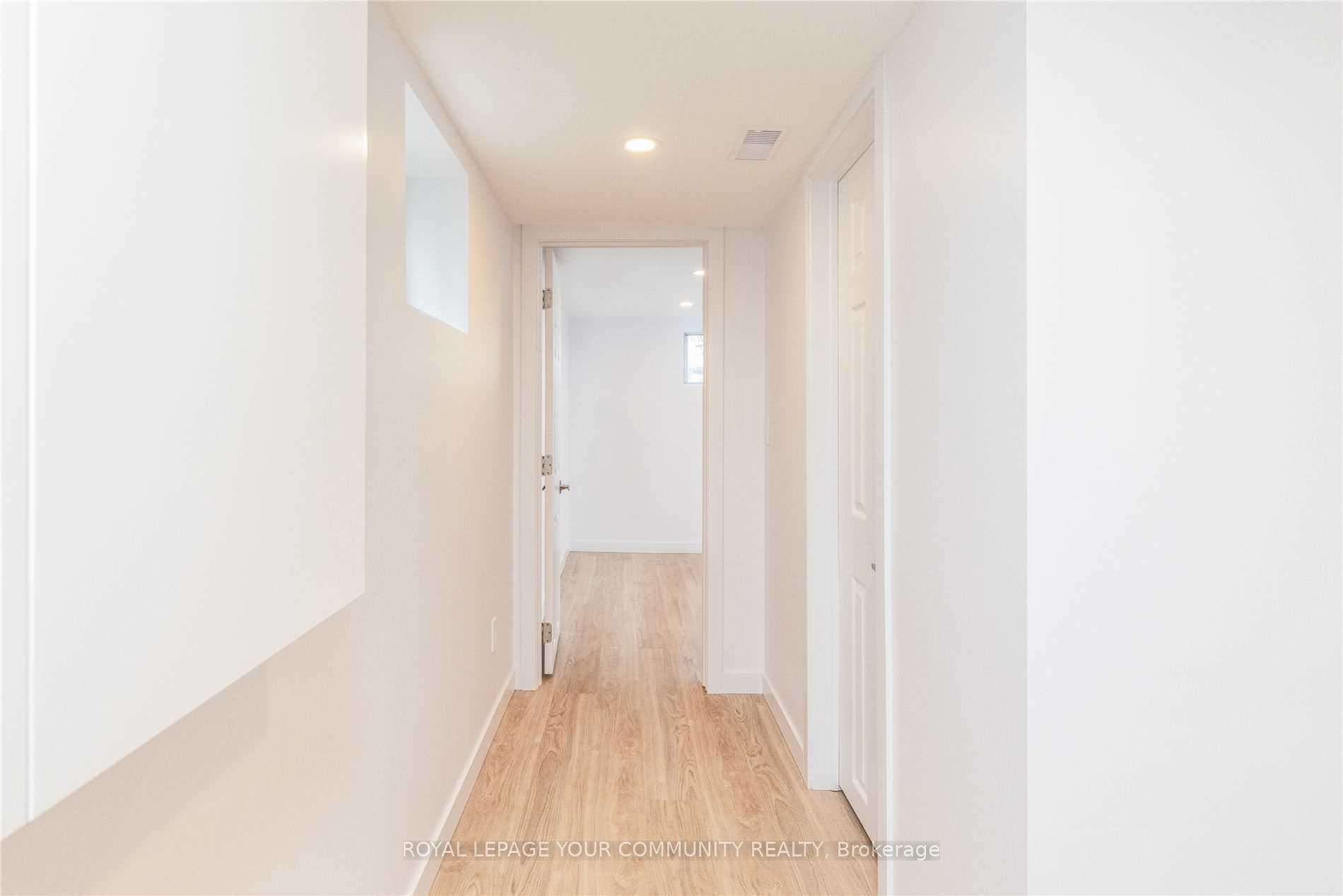 1370 Woodbine Avenue Unit Lower photo 7