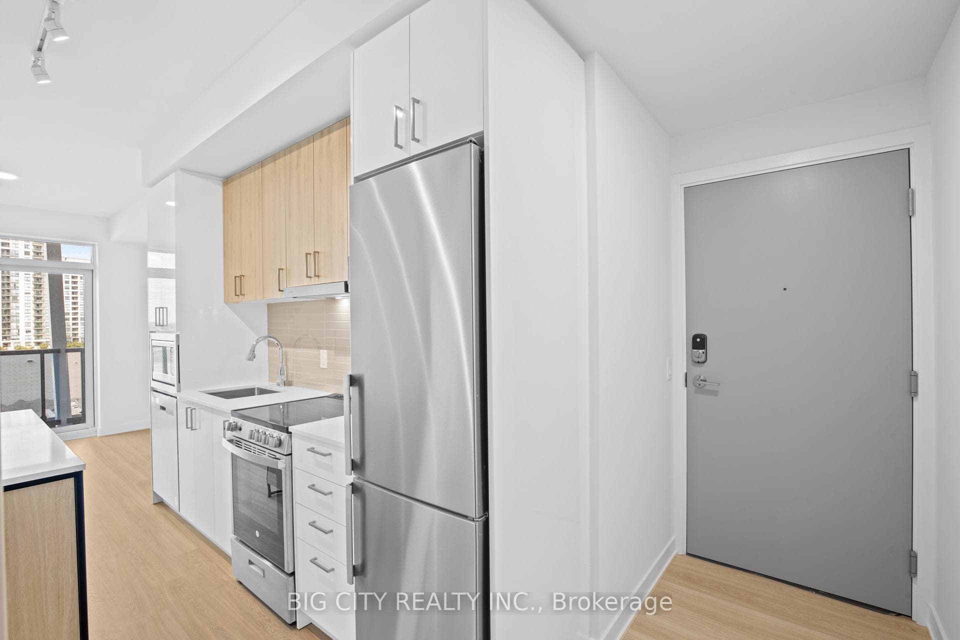 30 Upper Mall Way Unit 317A photo 4