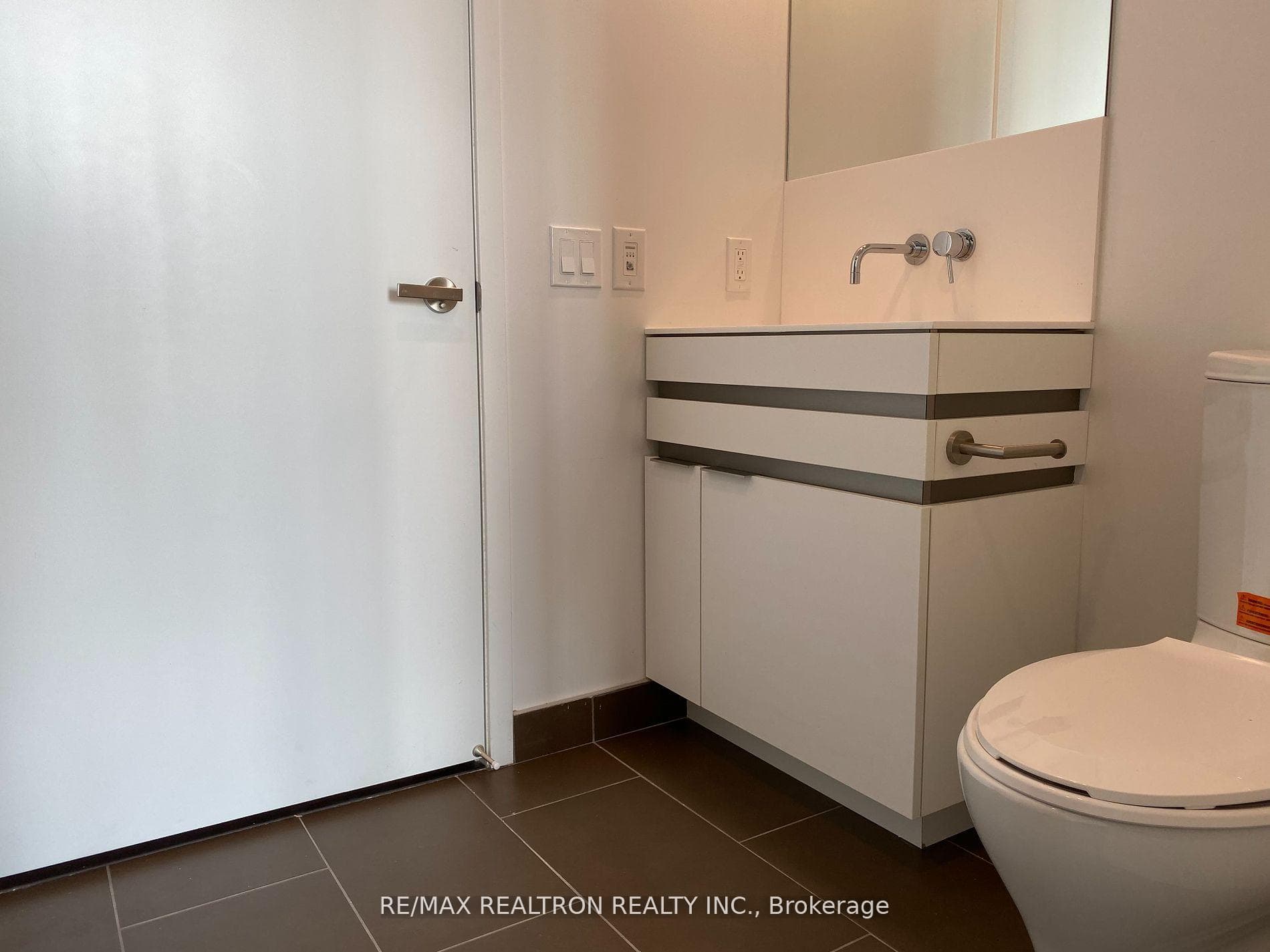 197 Yonge Street Unit 5109 photo 11