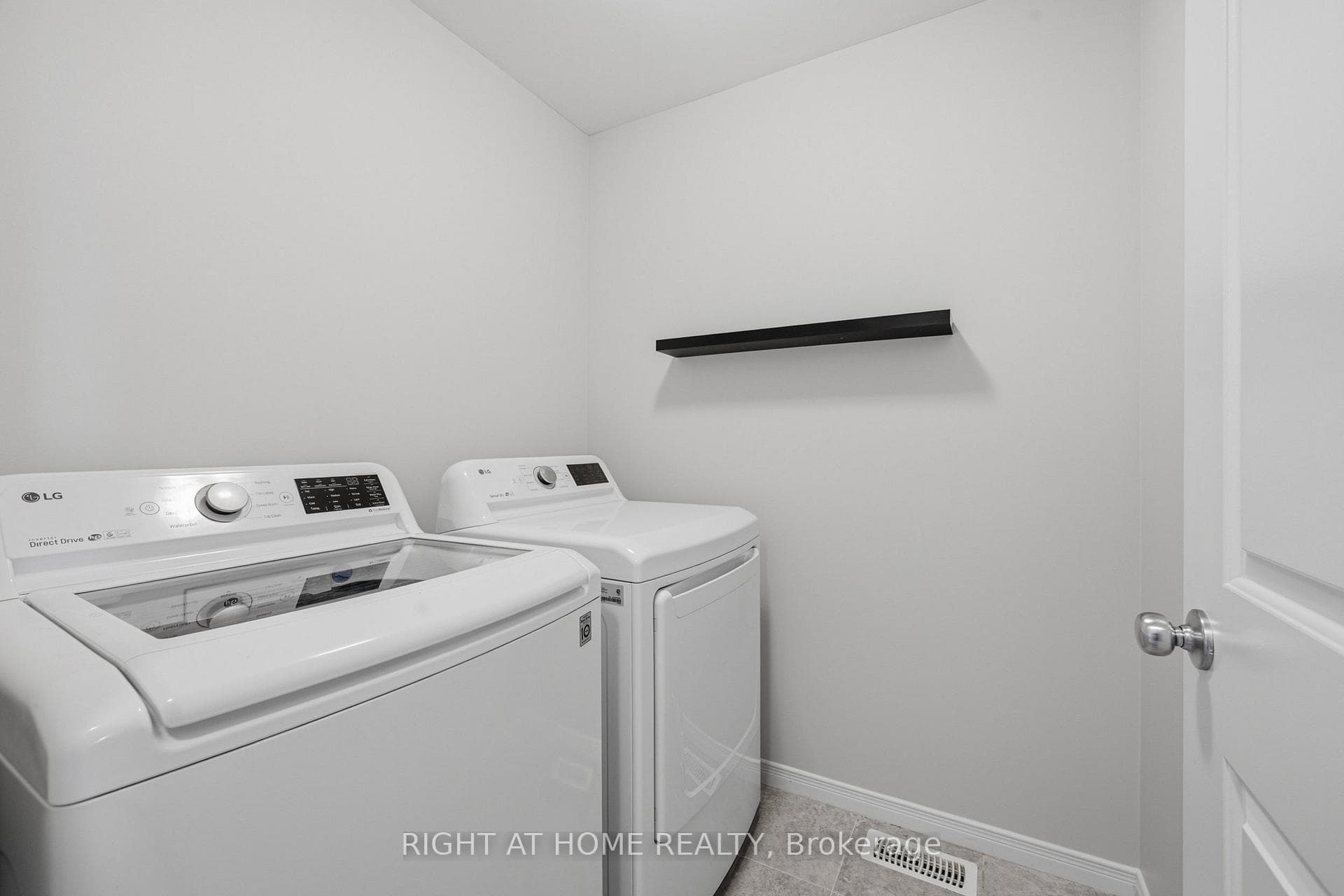 593 Edenwylde Drive photo 23