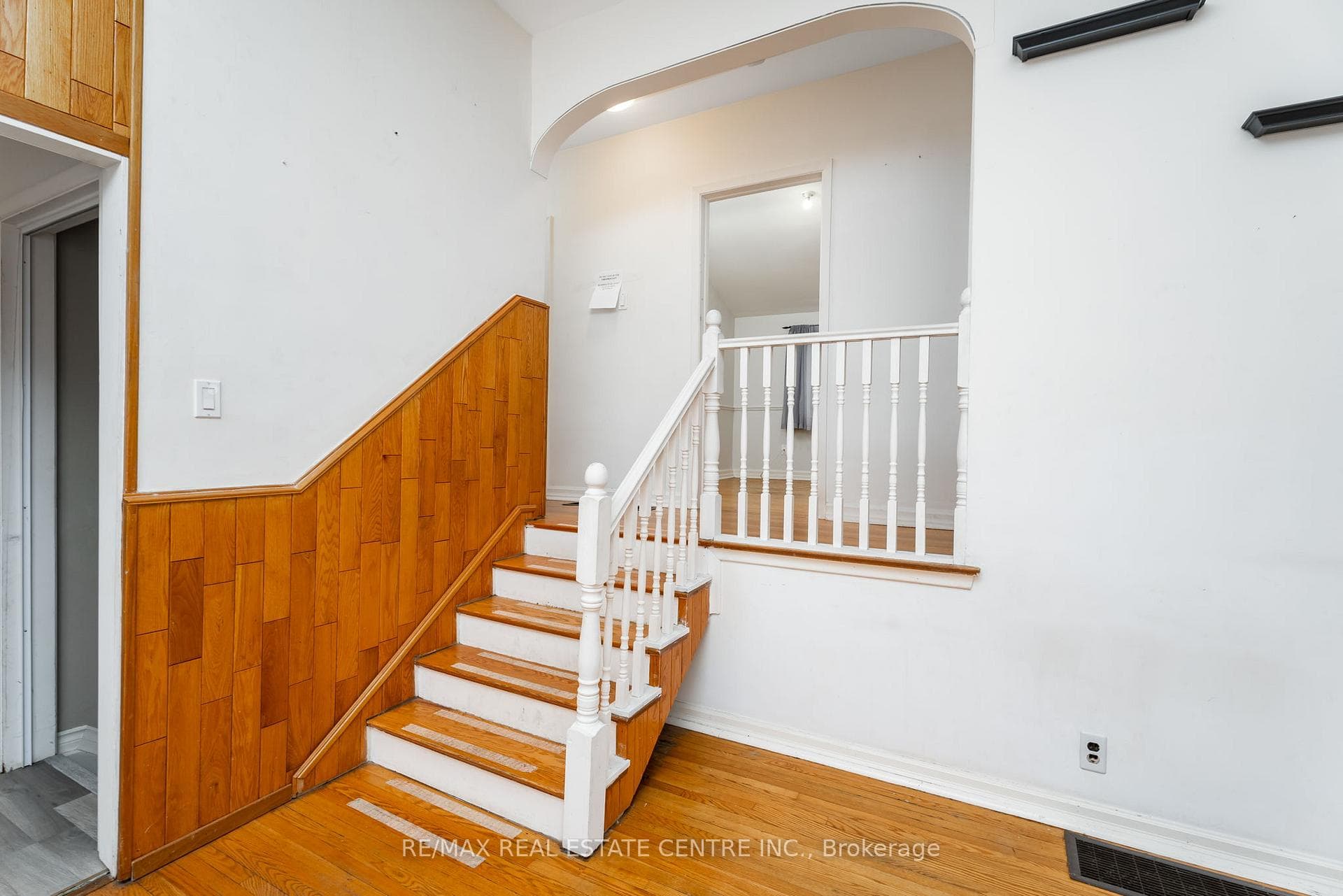 76 Raylawn Crescent photo 16