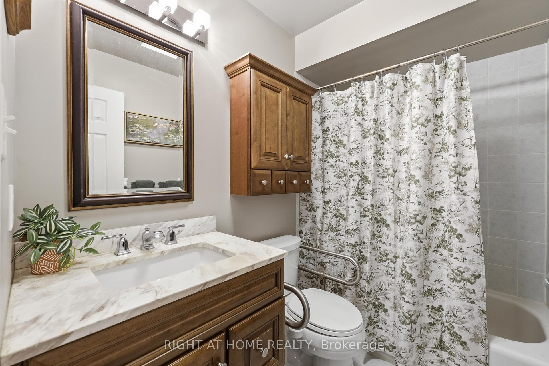 4pc powder room on main floor