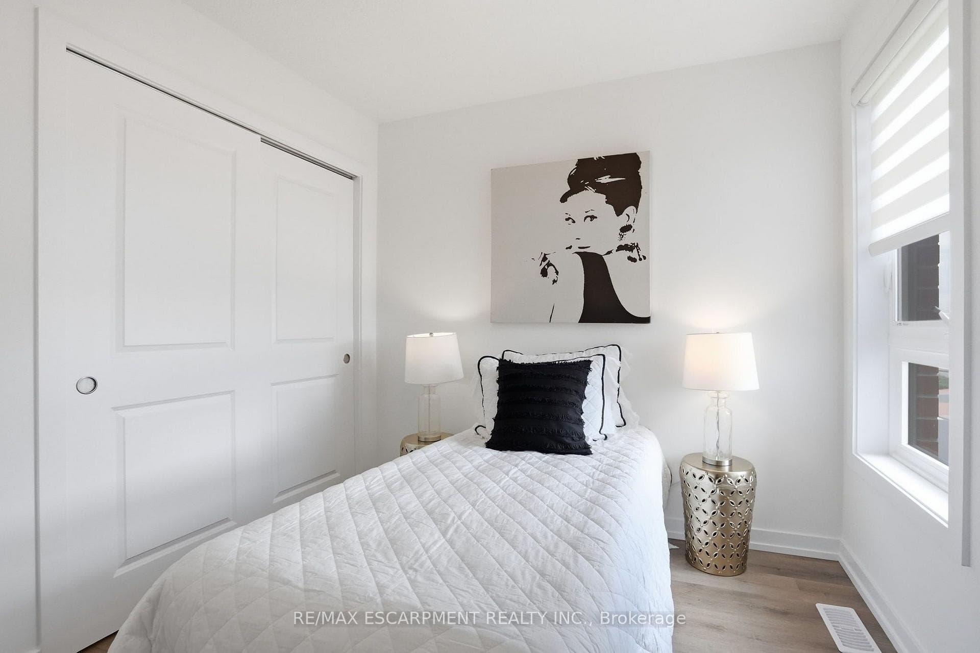 245 Burke Street photo 21