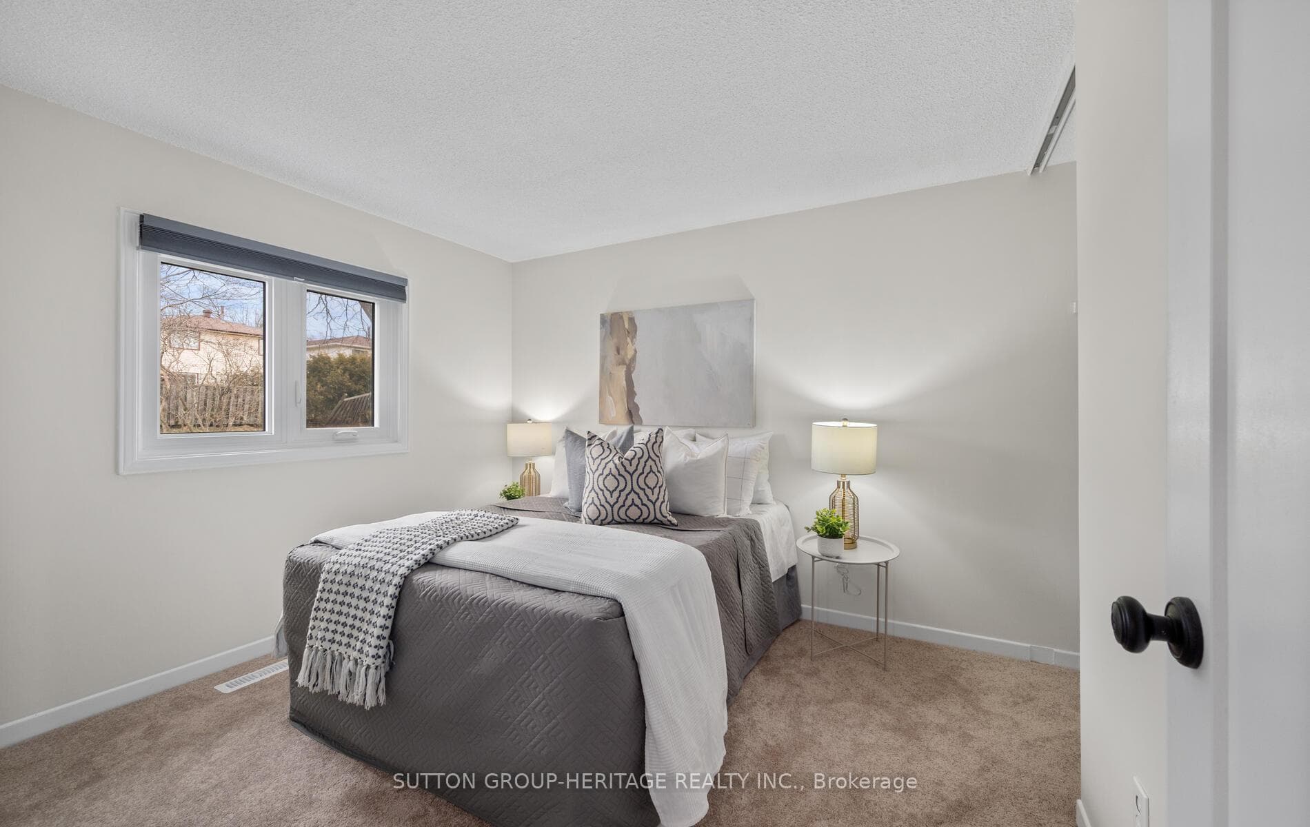 40 Panter Crescent photo 16