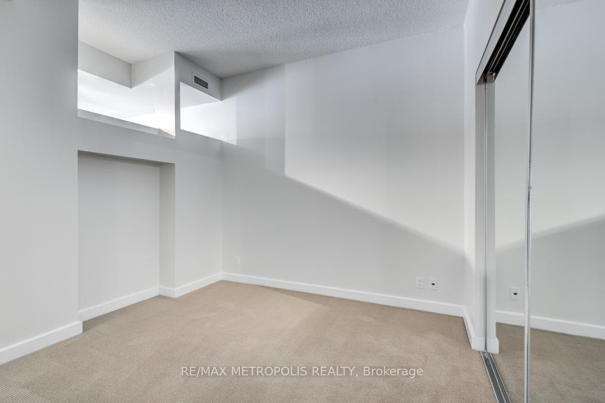 350 Wellington Street Unit 214 photo 11