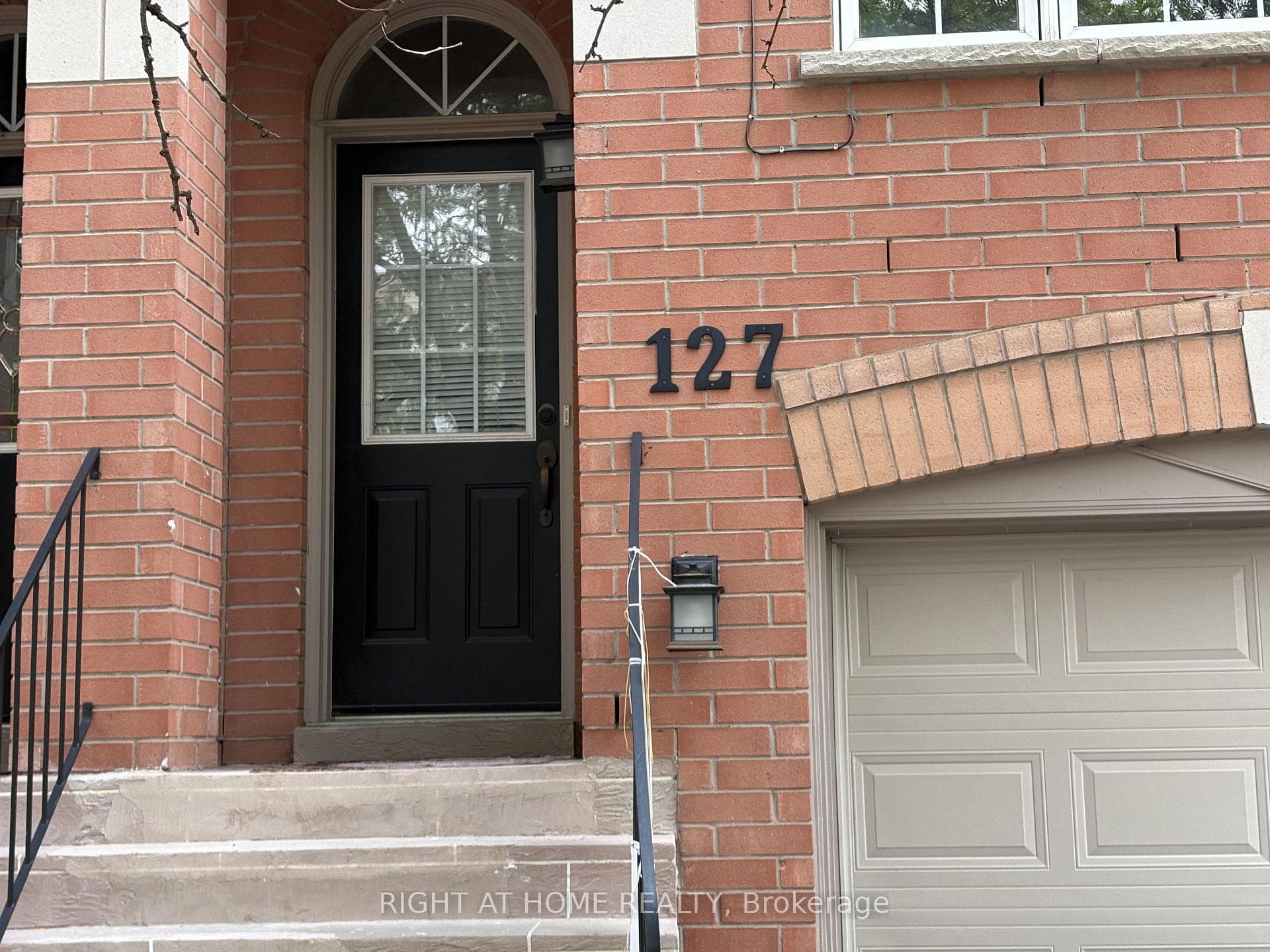 5030 Heatherleigh Avenue Unit 127 photo 1