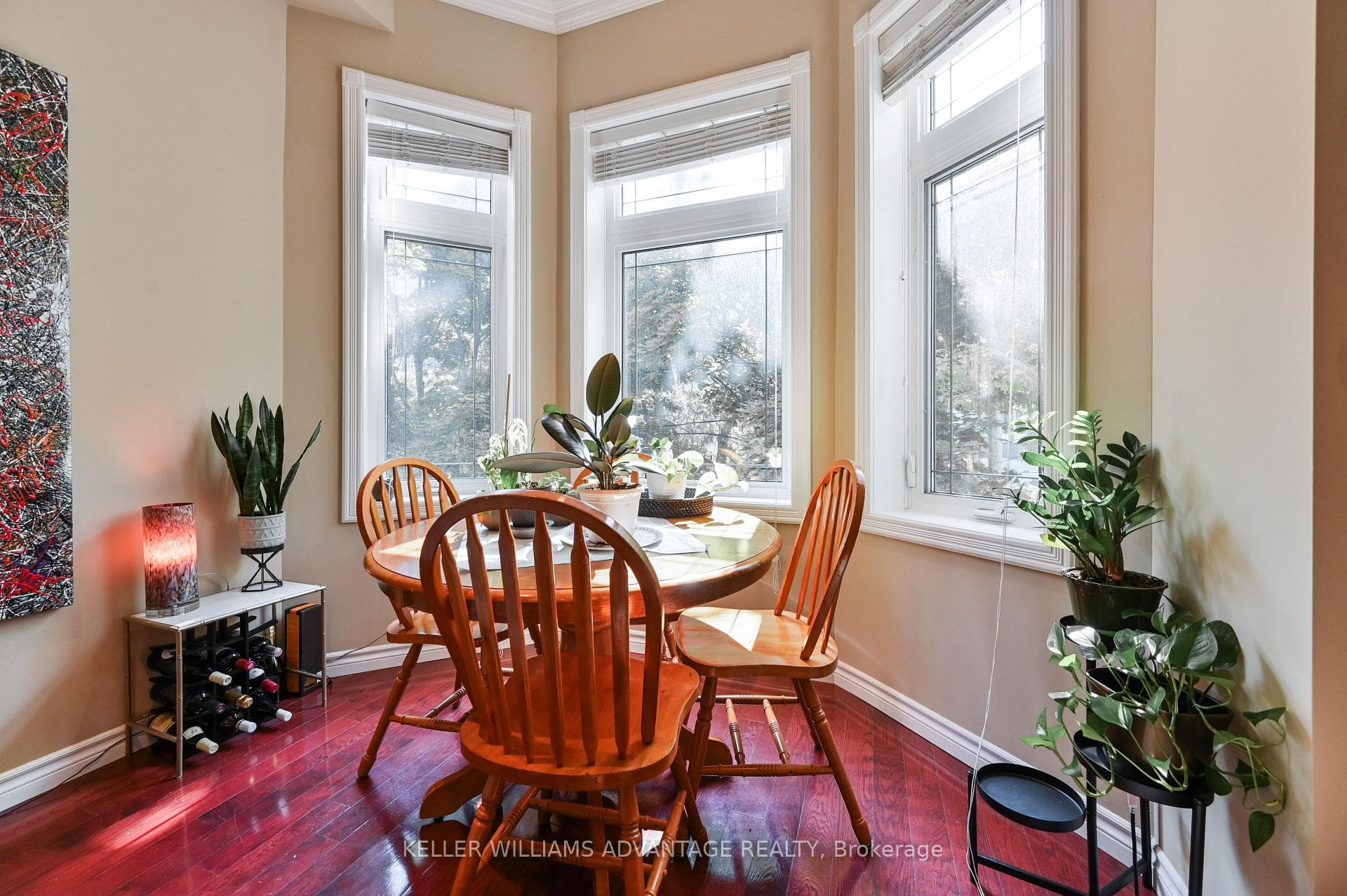 Dining Area Seats 6 Comfortably