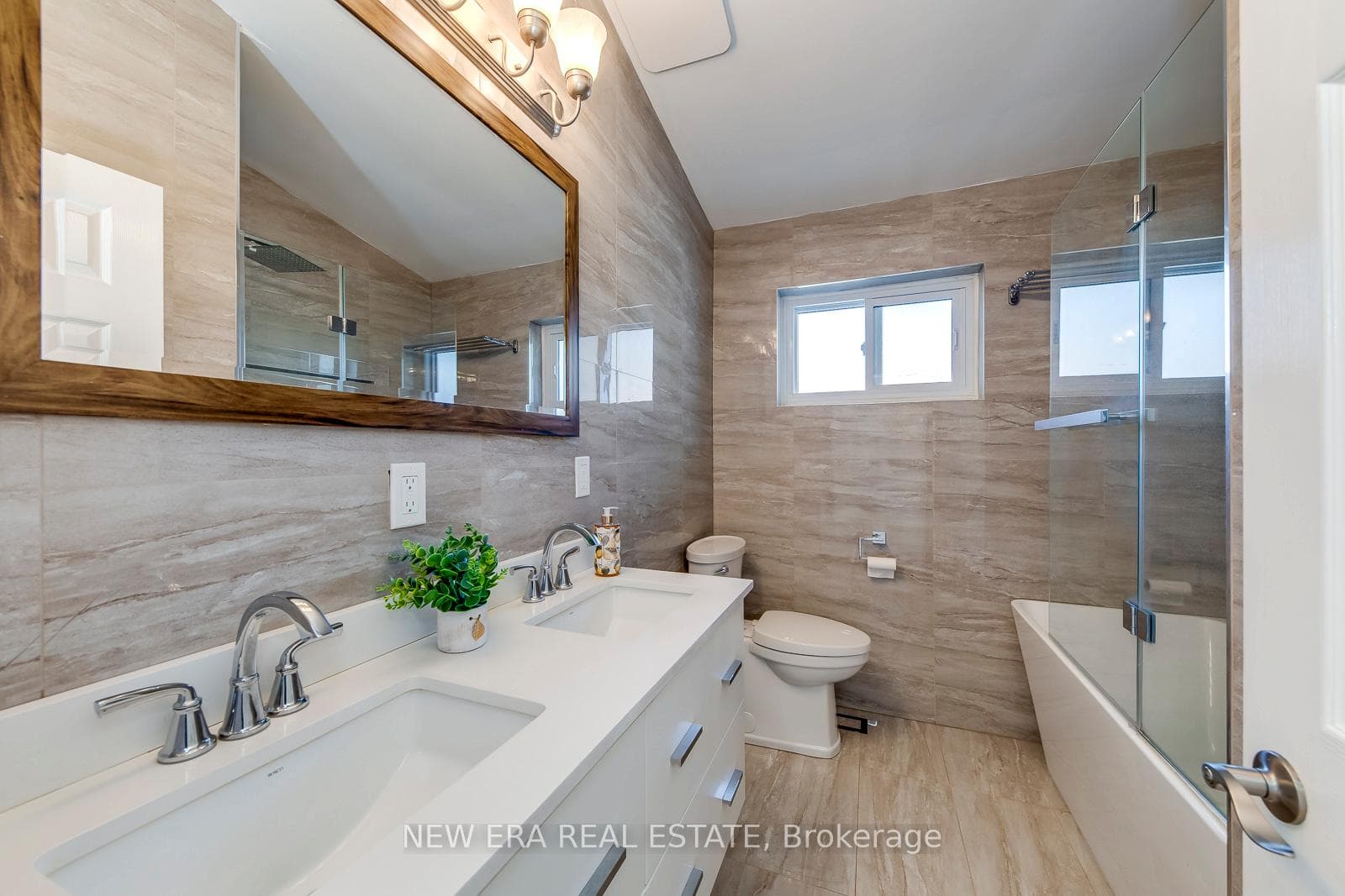 2598 Chalkwell Close photo 17