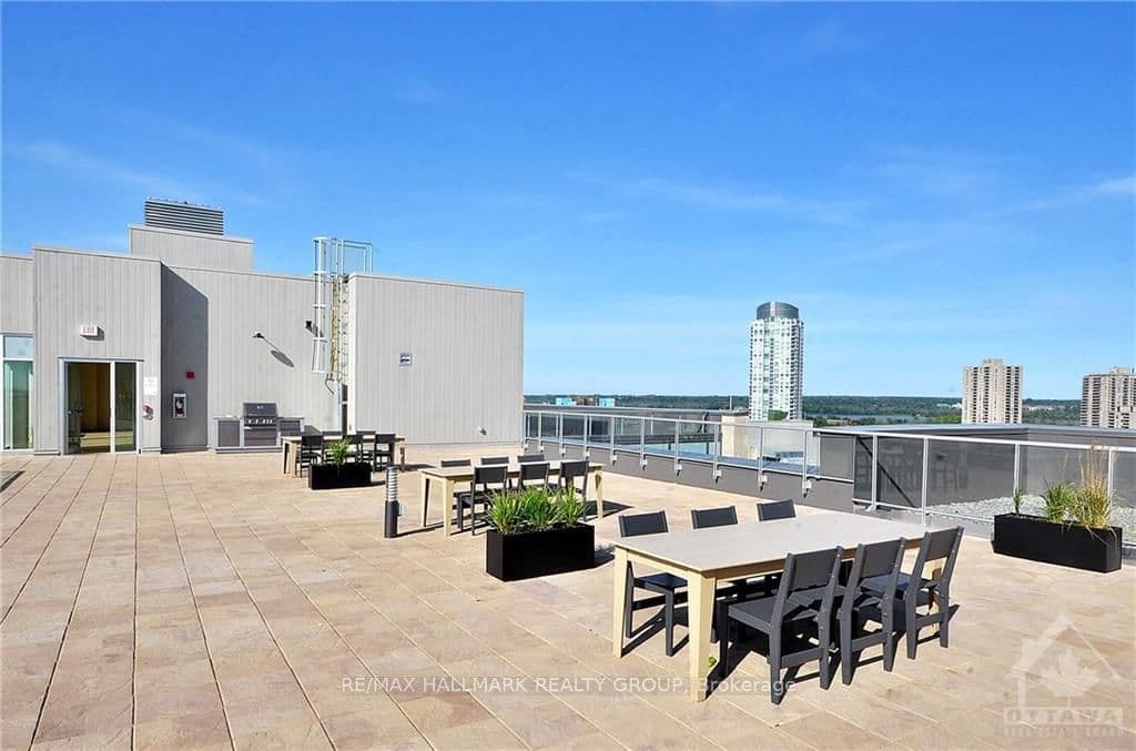 98 RICHMOND Road Unit 710 photo 17