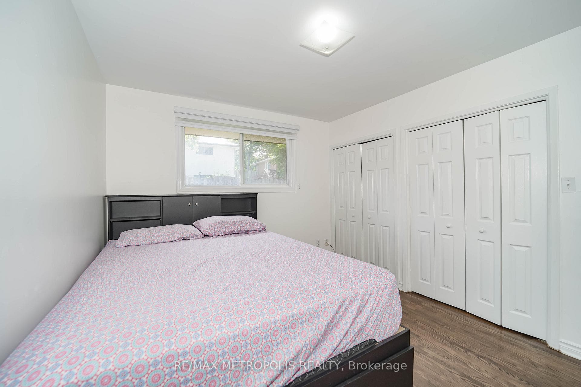 579 Pinewood Street photo 17