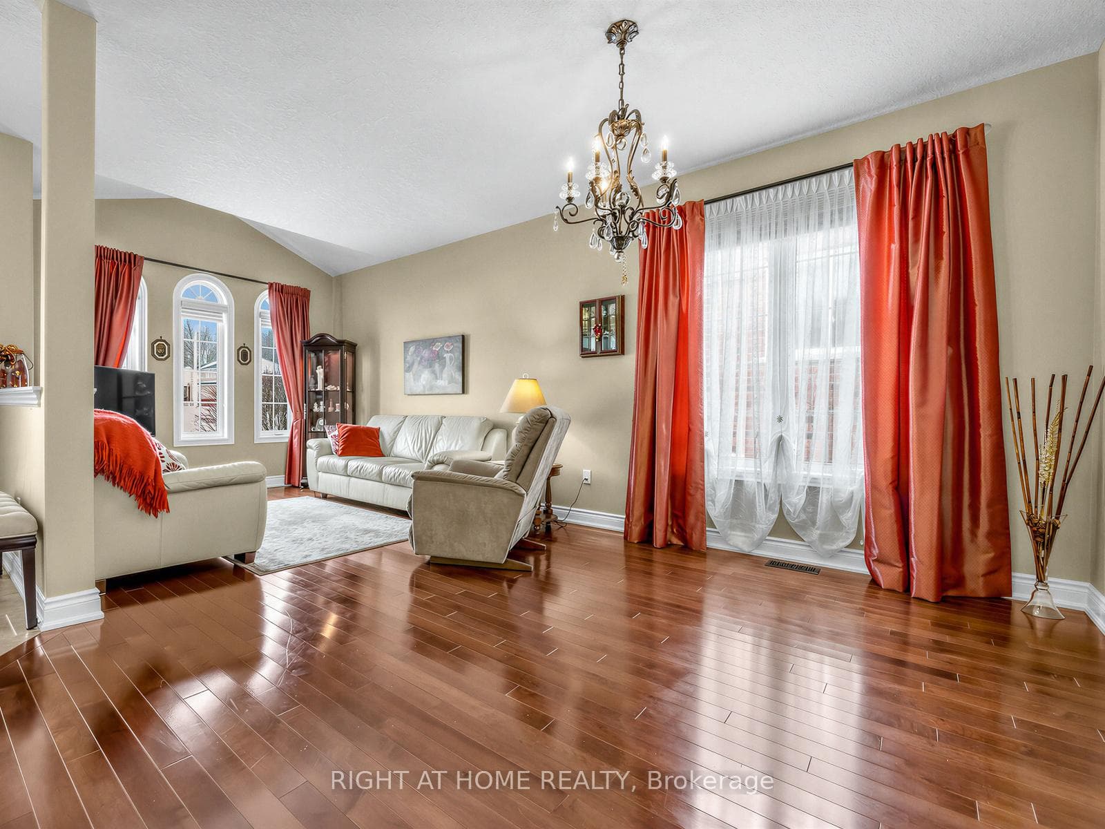 826 Booth Avenue photo 8