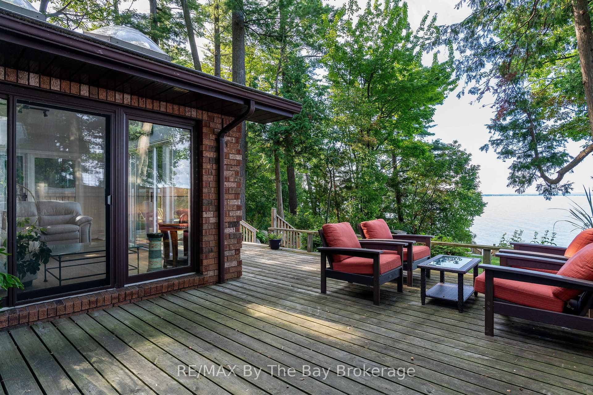 38 Willow Drive photo 4