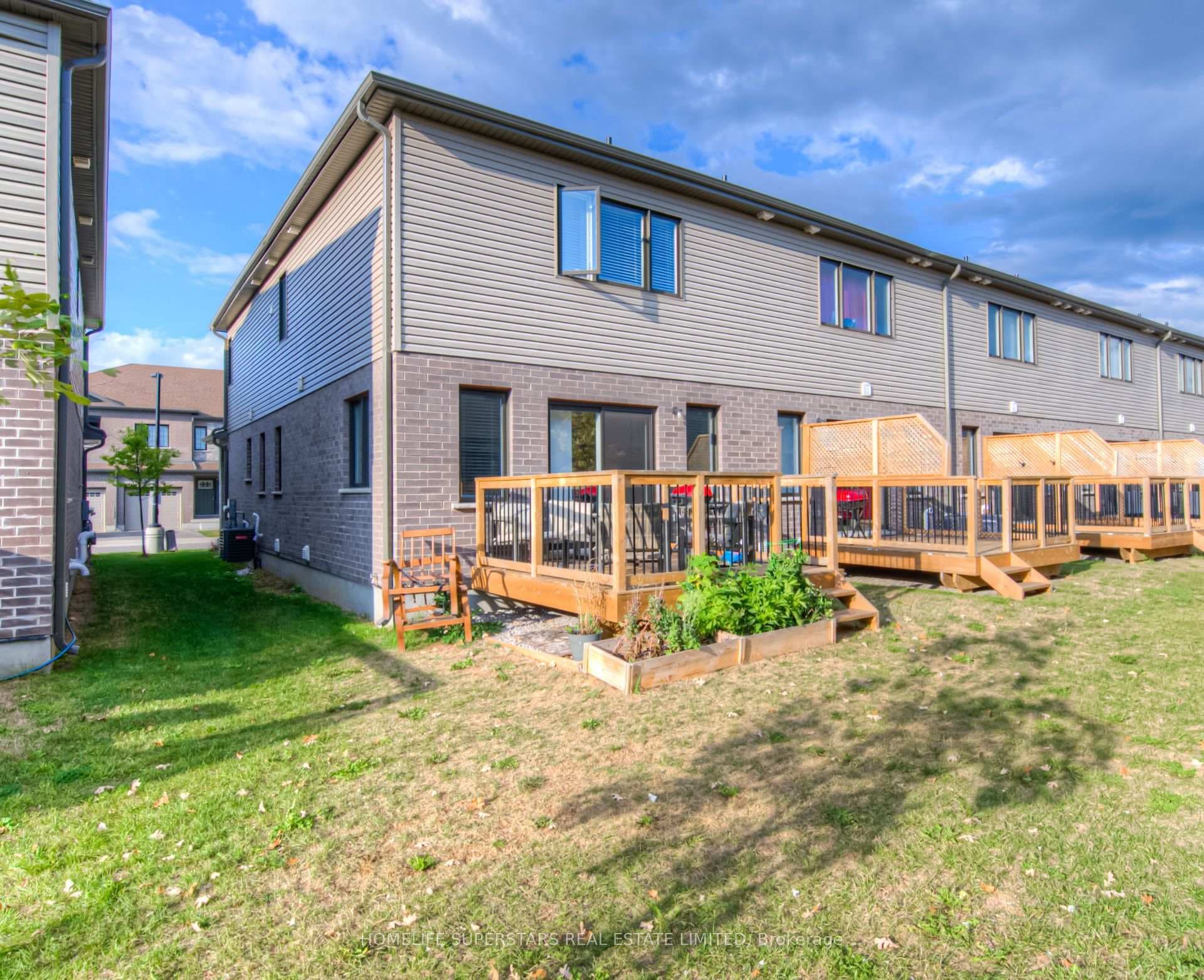 135 Hardcastle Drive Unit 61 photo 35