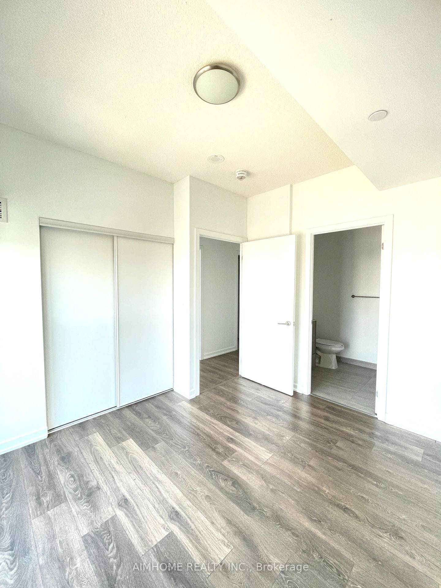 32 Forest Manor Road Unit 2805 photo 7