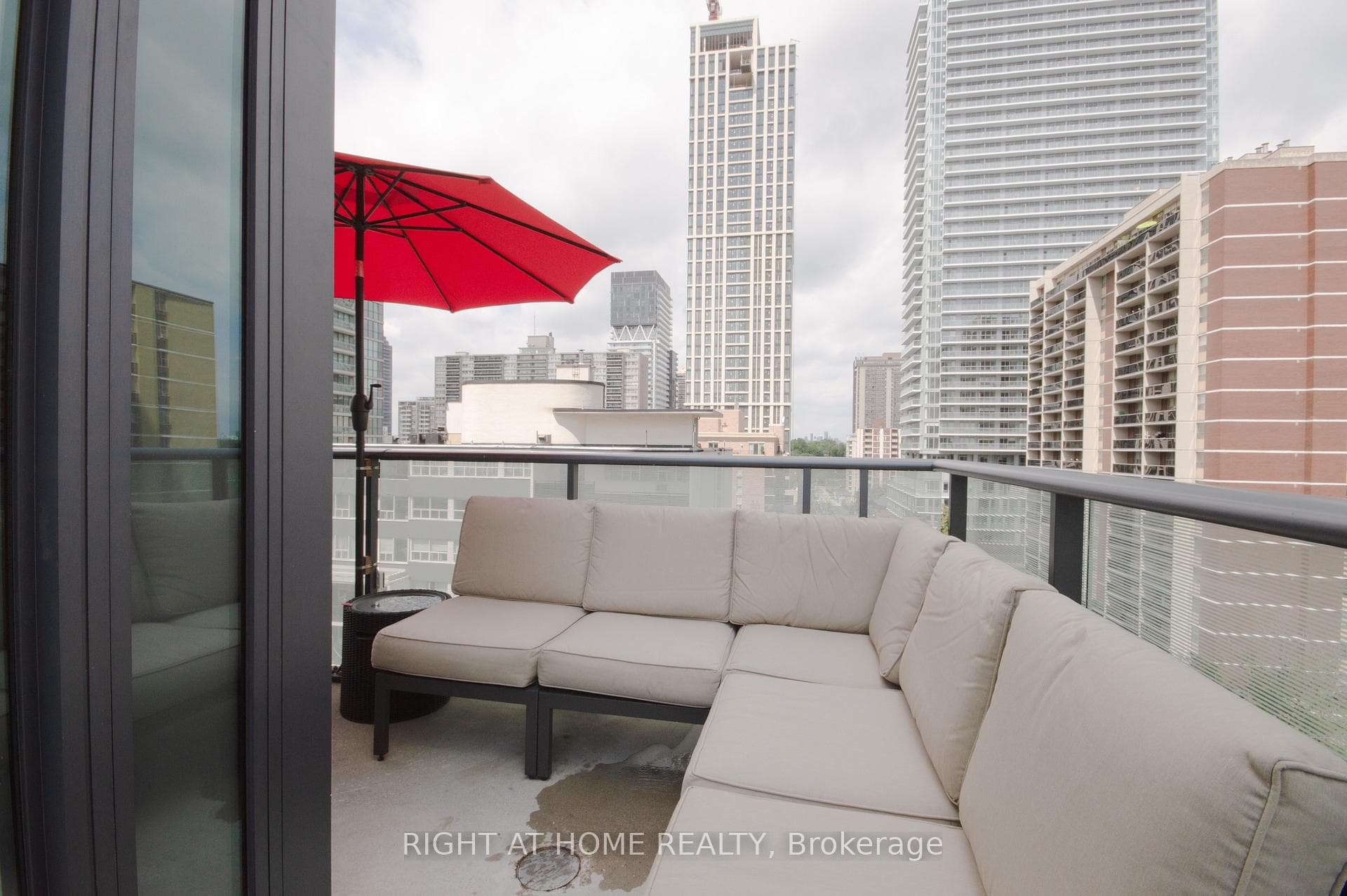 161 Roehampton Avenue Unit 709 photo 12