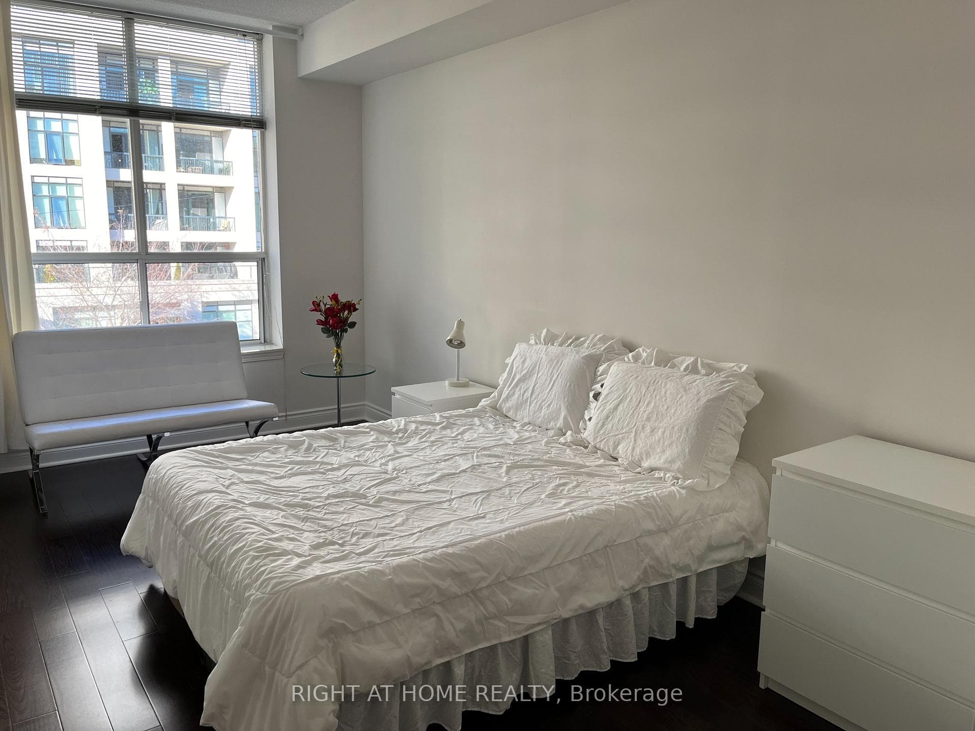2511 Bloor Street Unit 307 photo 17