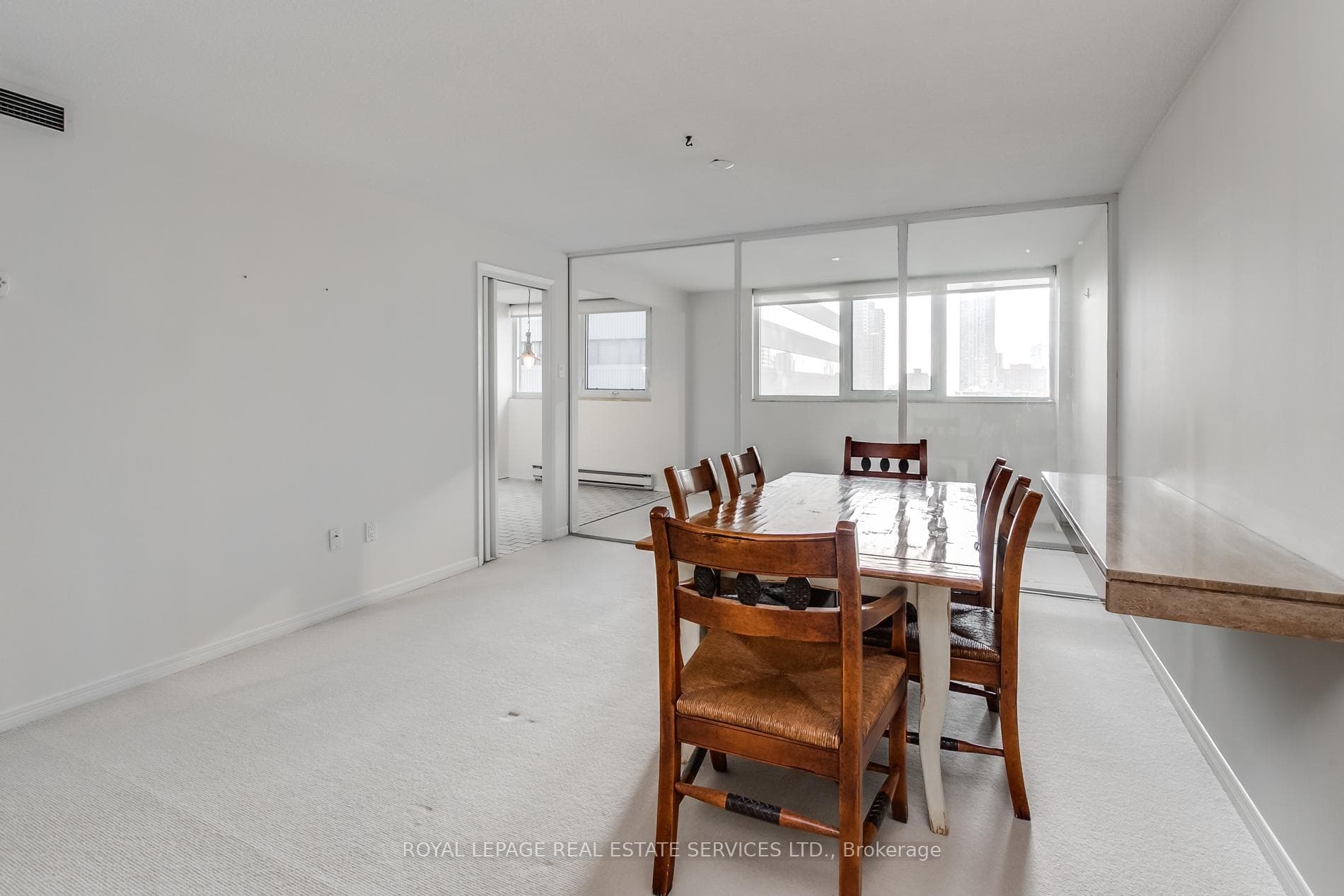 360 Bloor Street Unit 901 photo 6