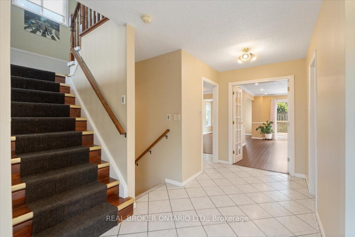 341 Celtic Drive photo 4
