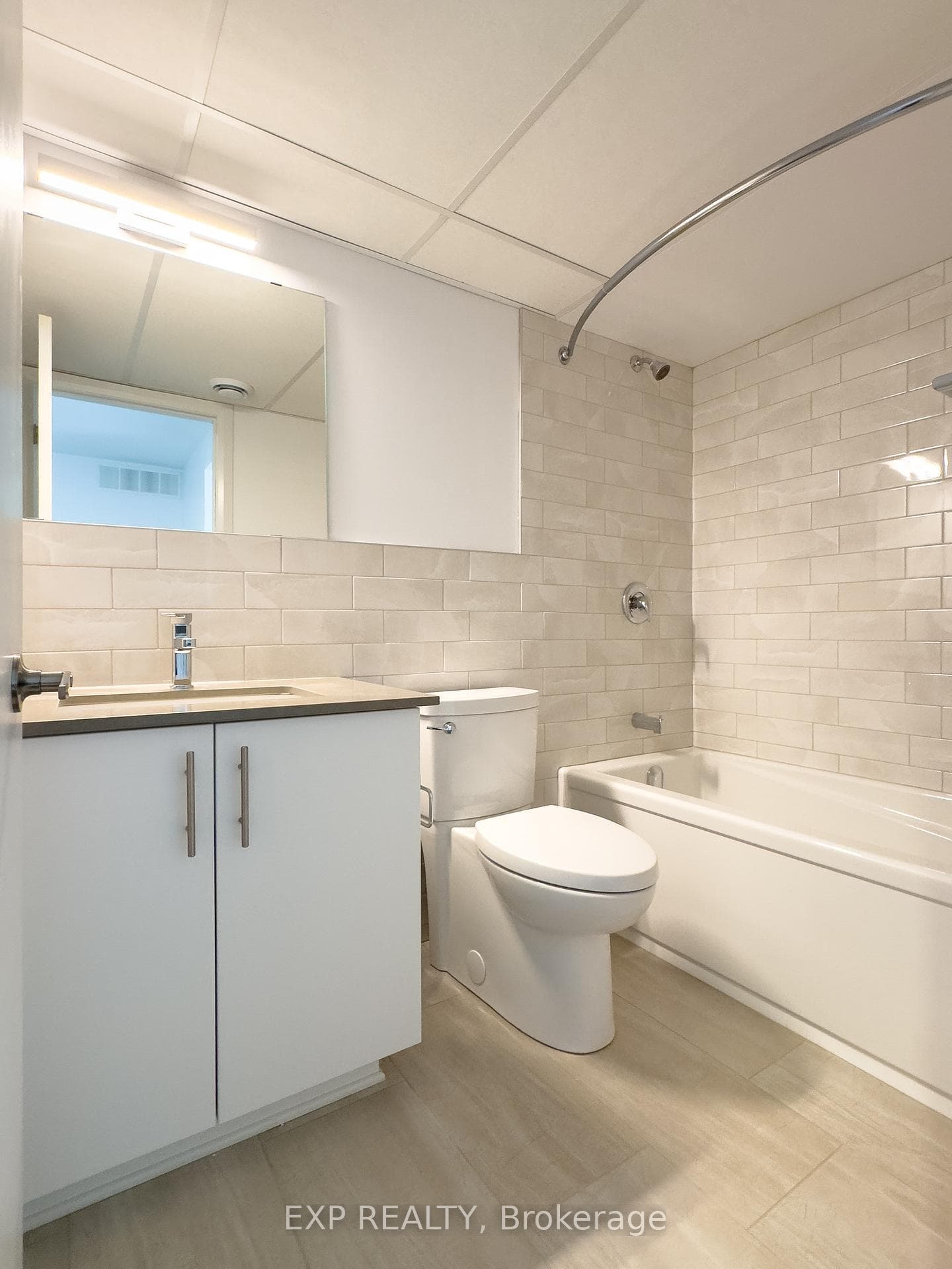 25 Fair Oaks Crescent Unit C photo 17
