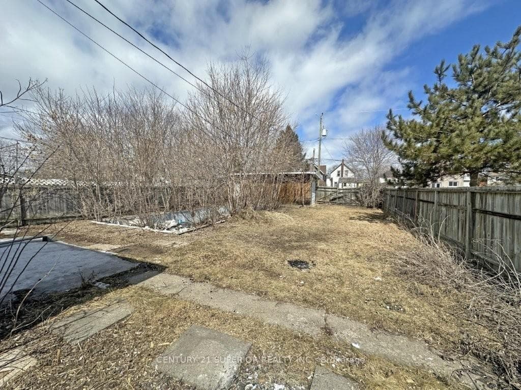 207 Cumming Street photo 44