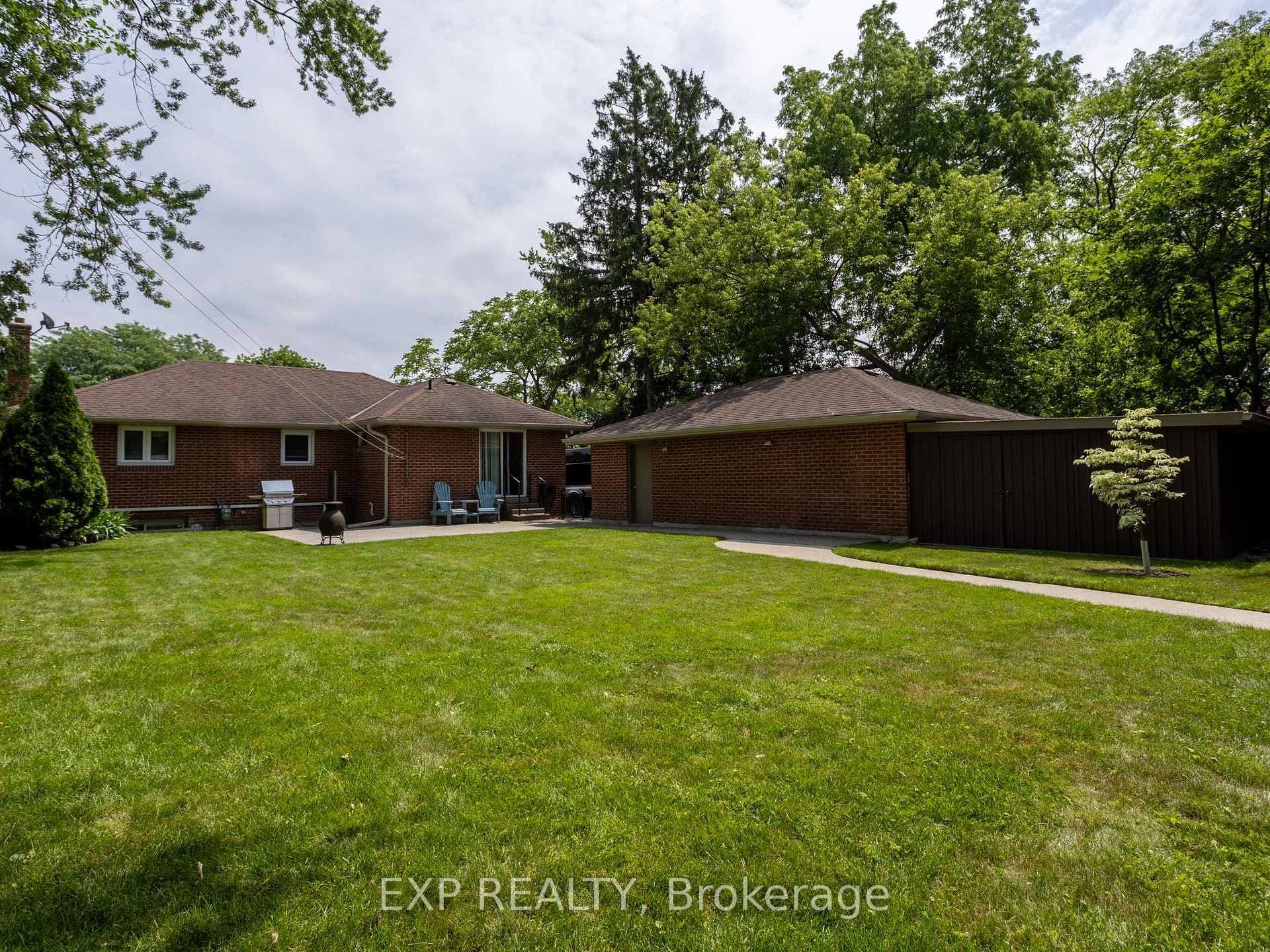 327 Angelene Street photo 18