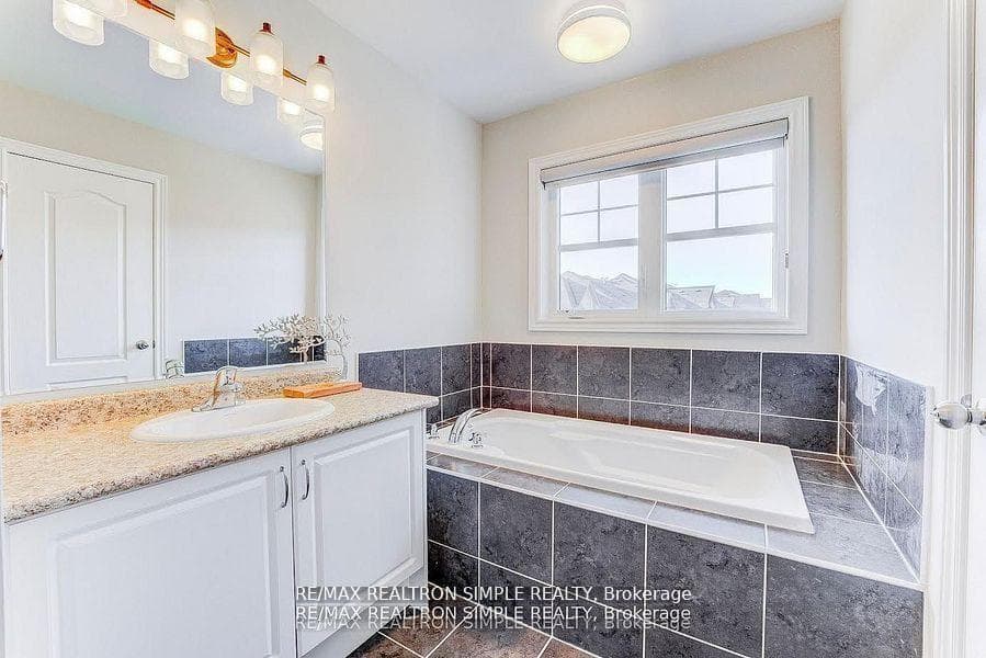 120 Roy Grove Way photo 17