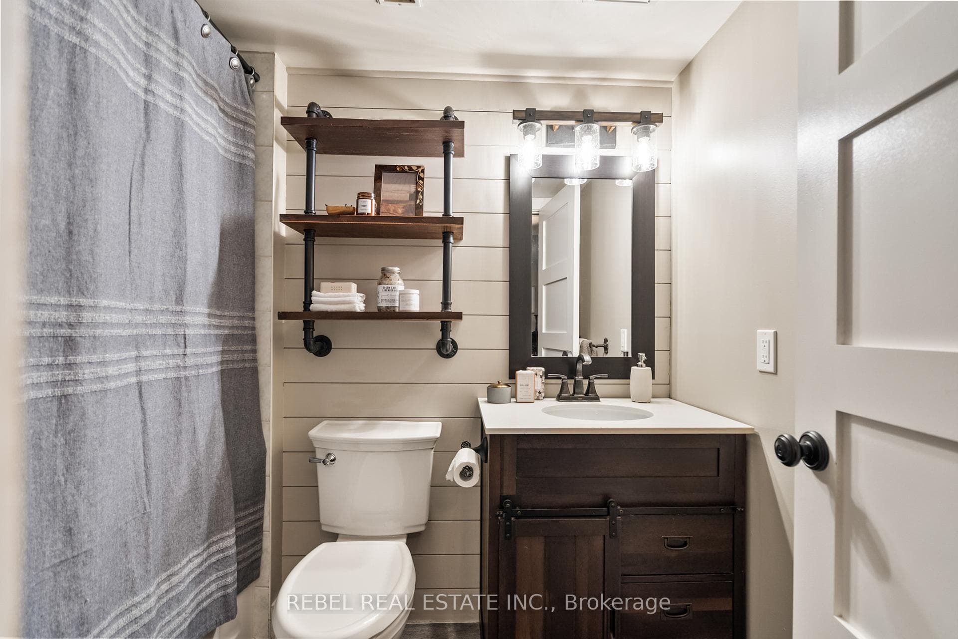 1464 Trowbridge Drive photo 30