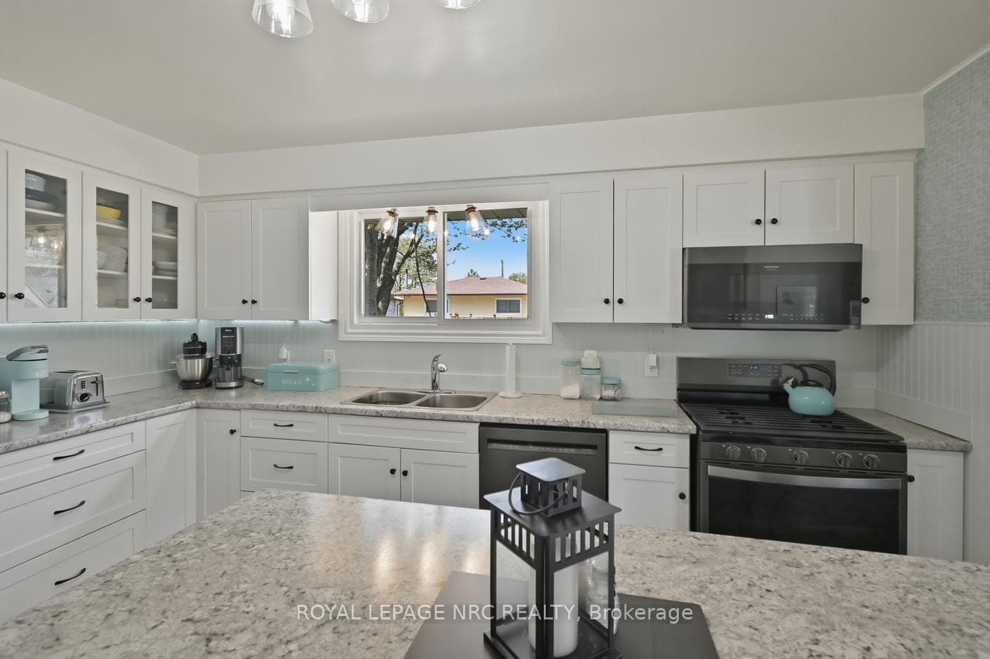 520 Clarence Street photo 24