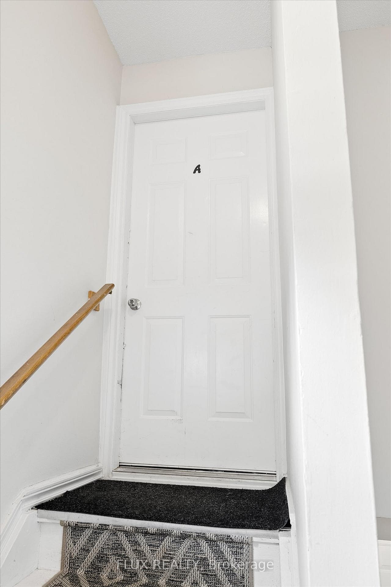 154 Graham Crescent photo 3
