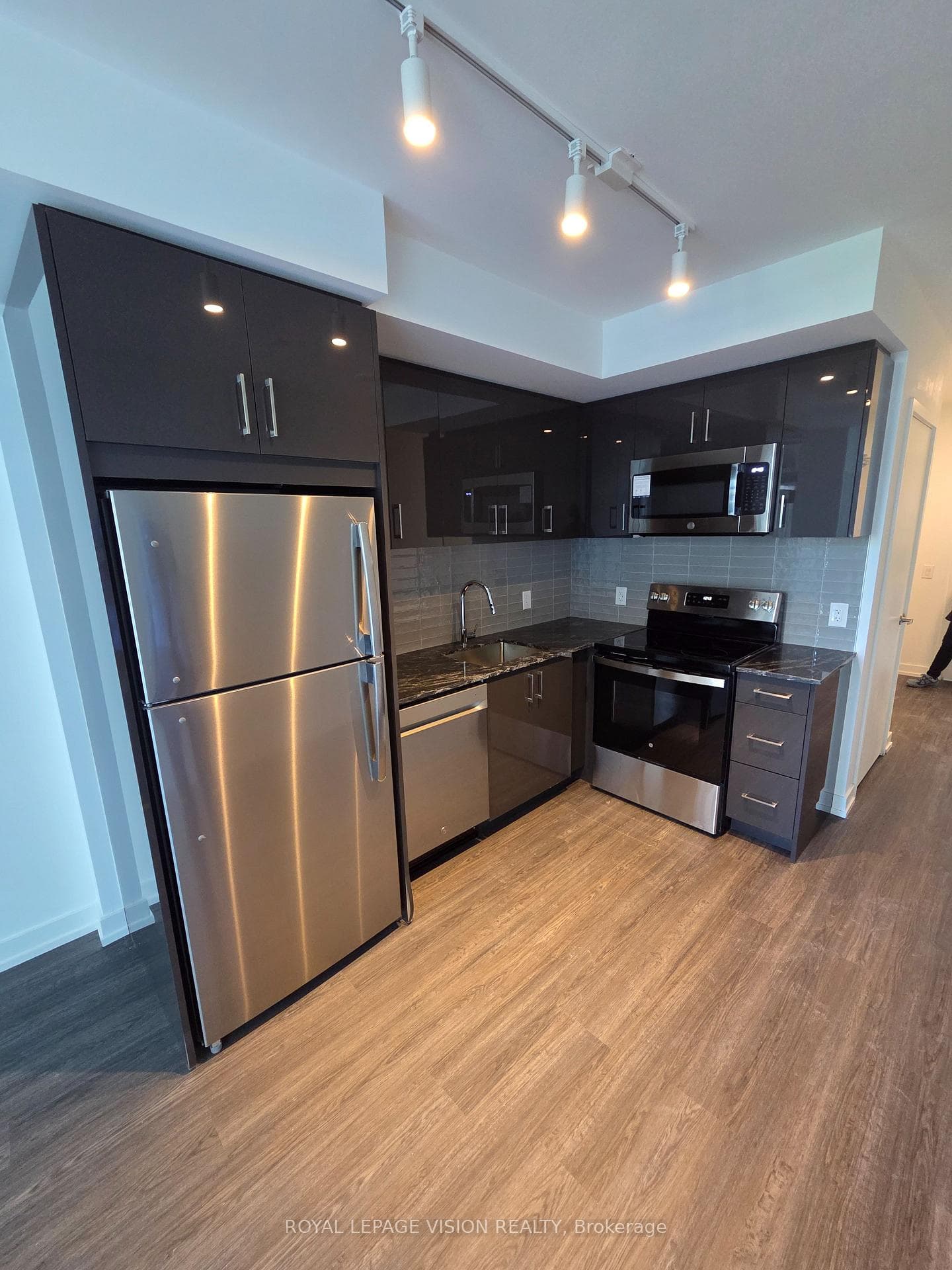 4010 Eglinton Avenue Unit 820 photo 2
