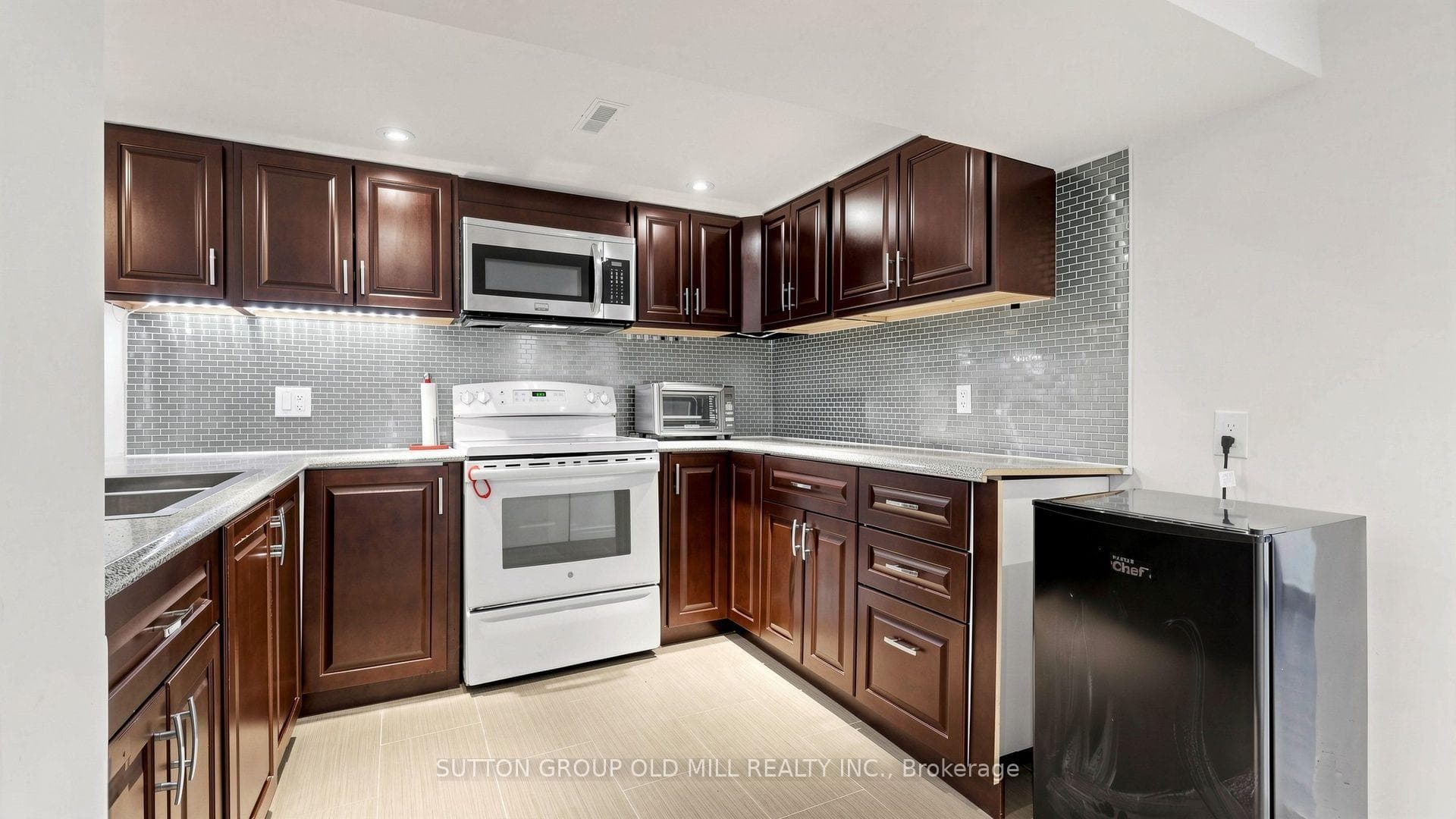 6 Hilldale Road photo 29