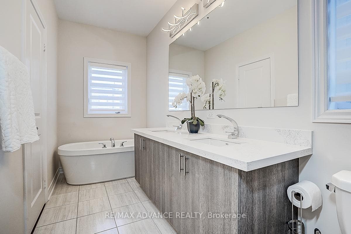 30 Laskin Drive photo 25