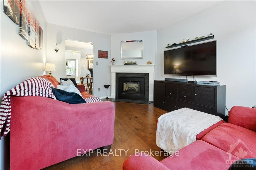 98 WATERTON Crescent photo 10