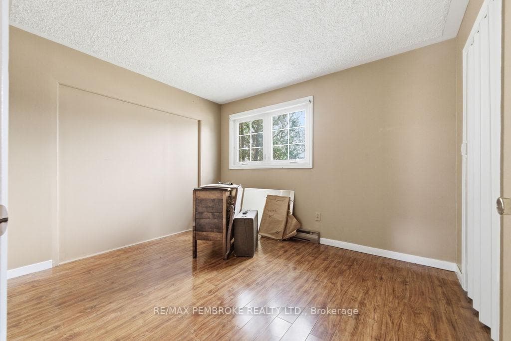 1738 B Line Road photo 3