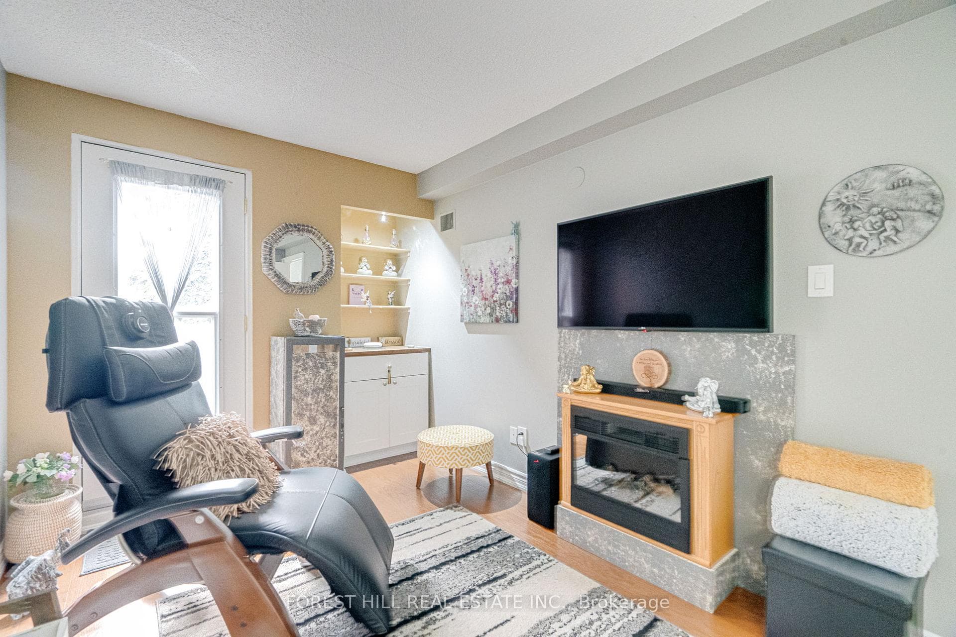 15390 Yonge Street Unit 401 photo 18